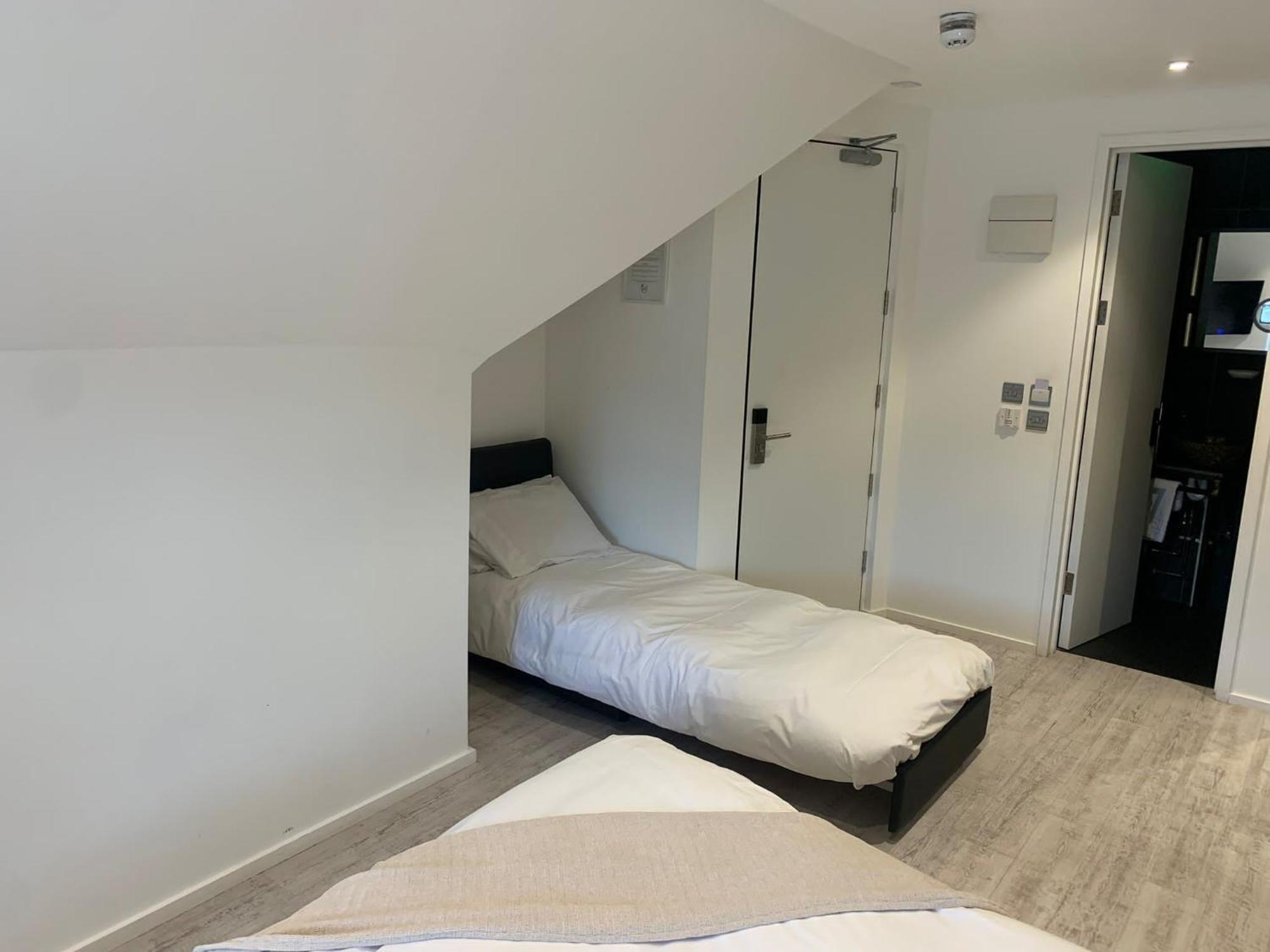 Cardiff Arms Bistro & Hotel Treorky Экстерьер фото