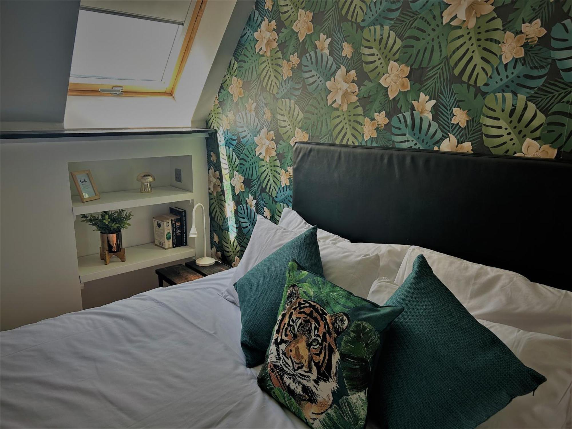 Cardiff Arms Bistro & Hotel Treorky Экстерьер фото