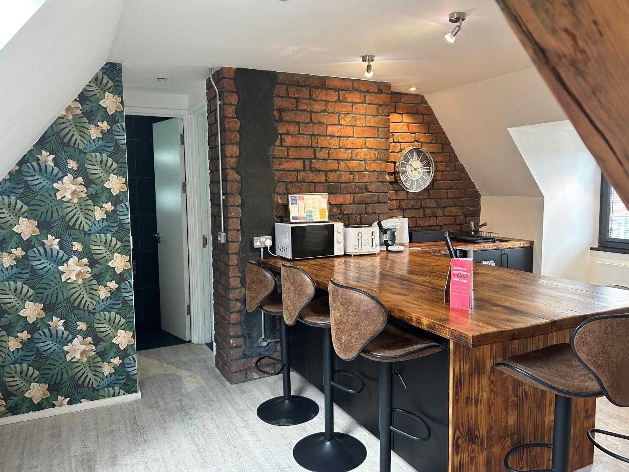 Cardiff Arms Bistro & Hotel Treorky Экстерьер фото